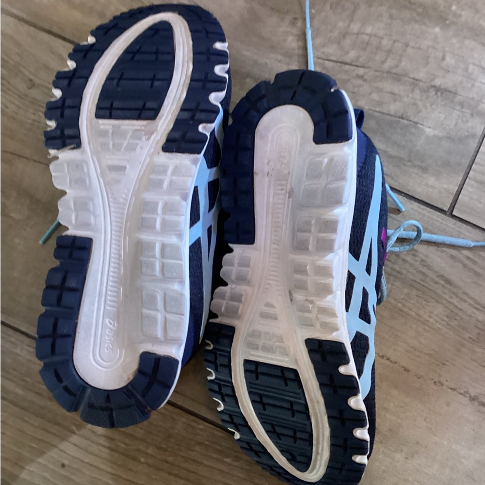 ASICS - Picture 2 of 3